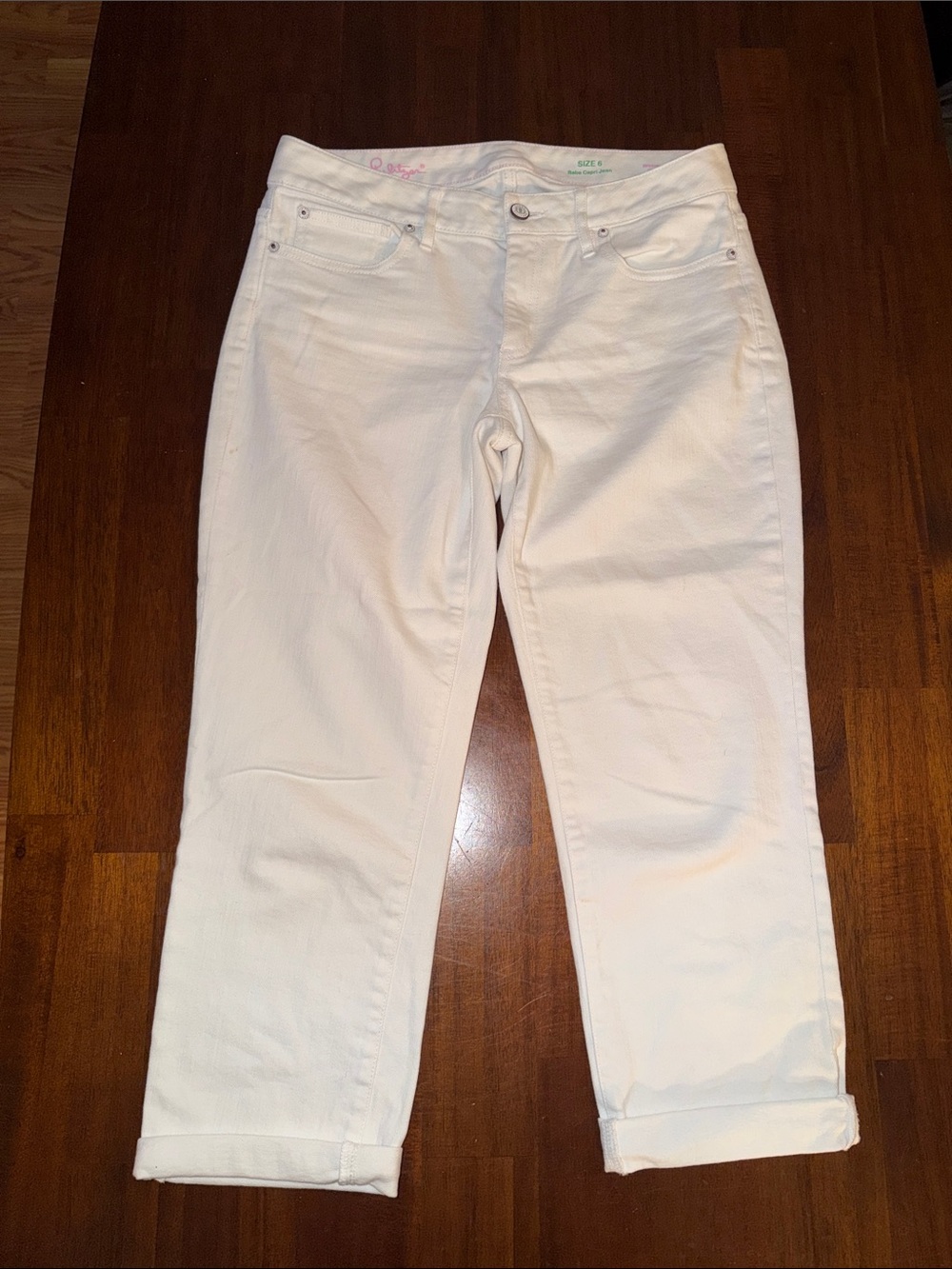 Lilly Pulitzer Ladies Babe Capri Jeans in Resort White. Size 6. Cuffed hem.